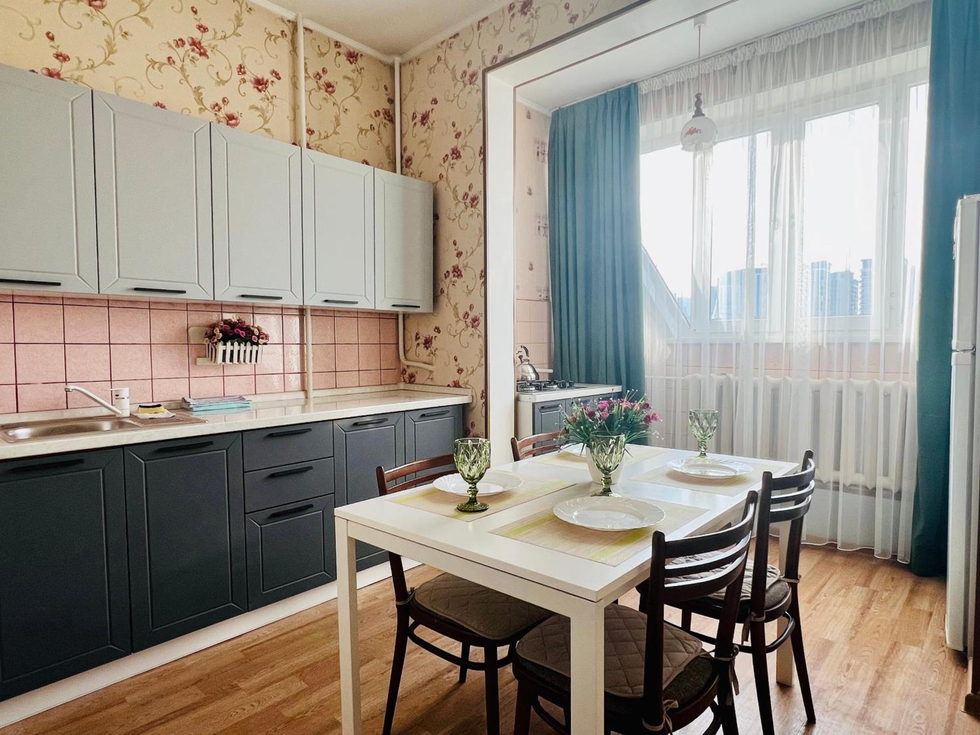 Cozy Three-Room Apartment With Mountain View الماتي المظهر الخارجي الصورة