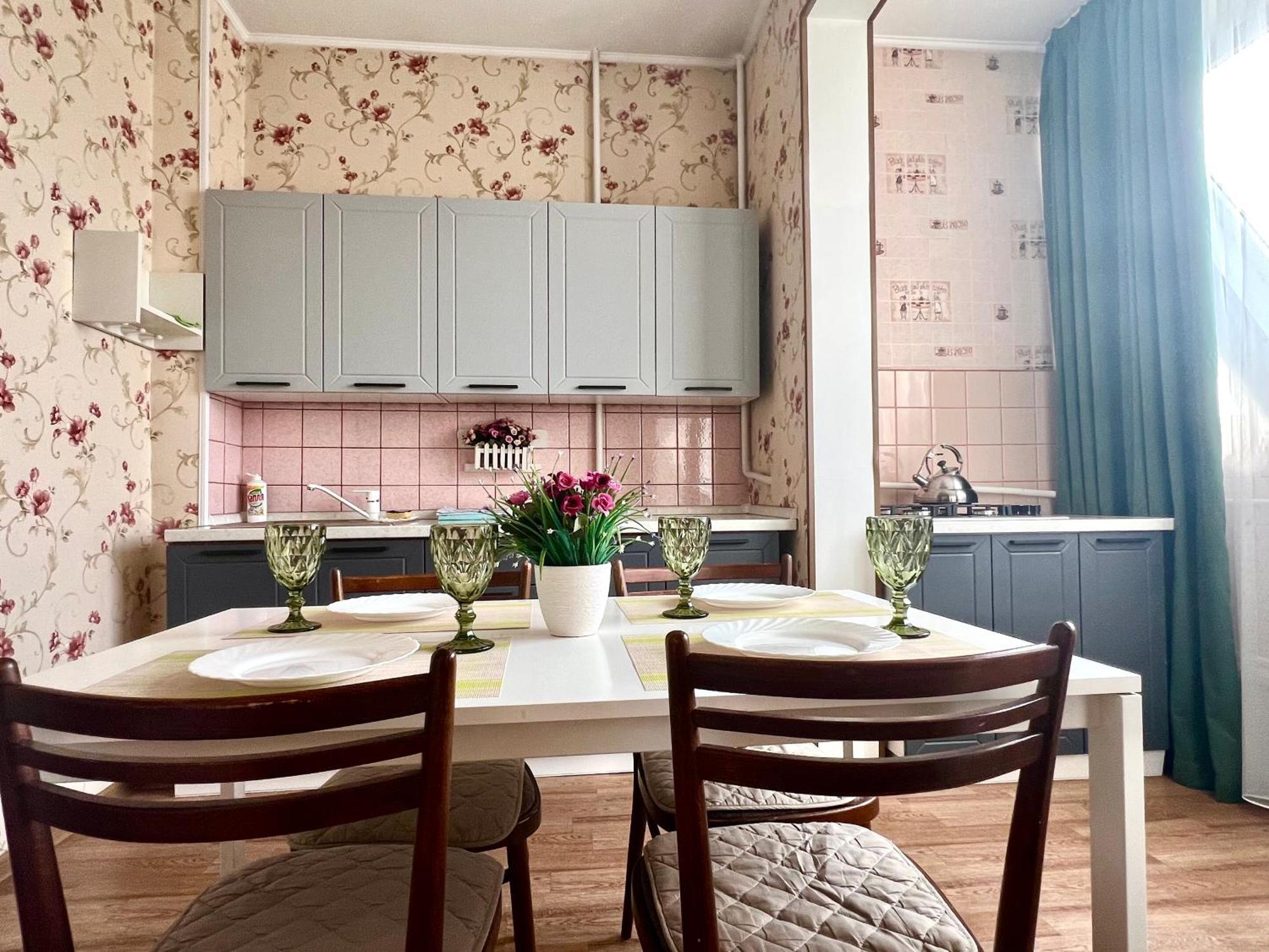 Cozy Three-Room Apartment With Mountain View الماتي المظهر الخارجي الصورة