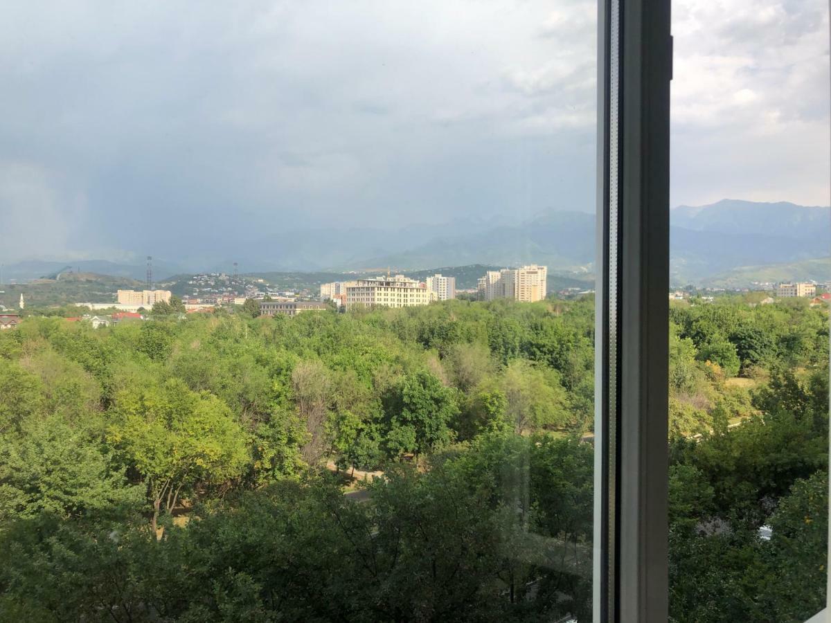 Cozy Three-Room Apartment With Mountain View الماتي المظهر الخارجي الصورة