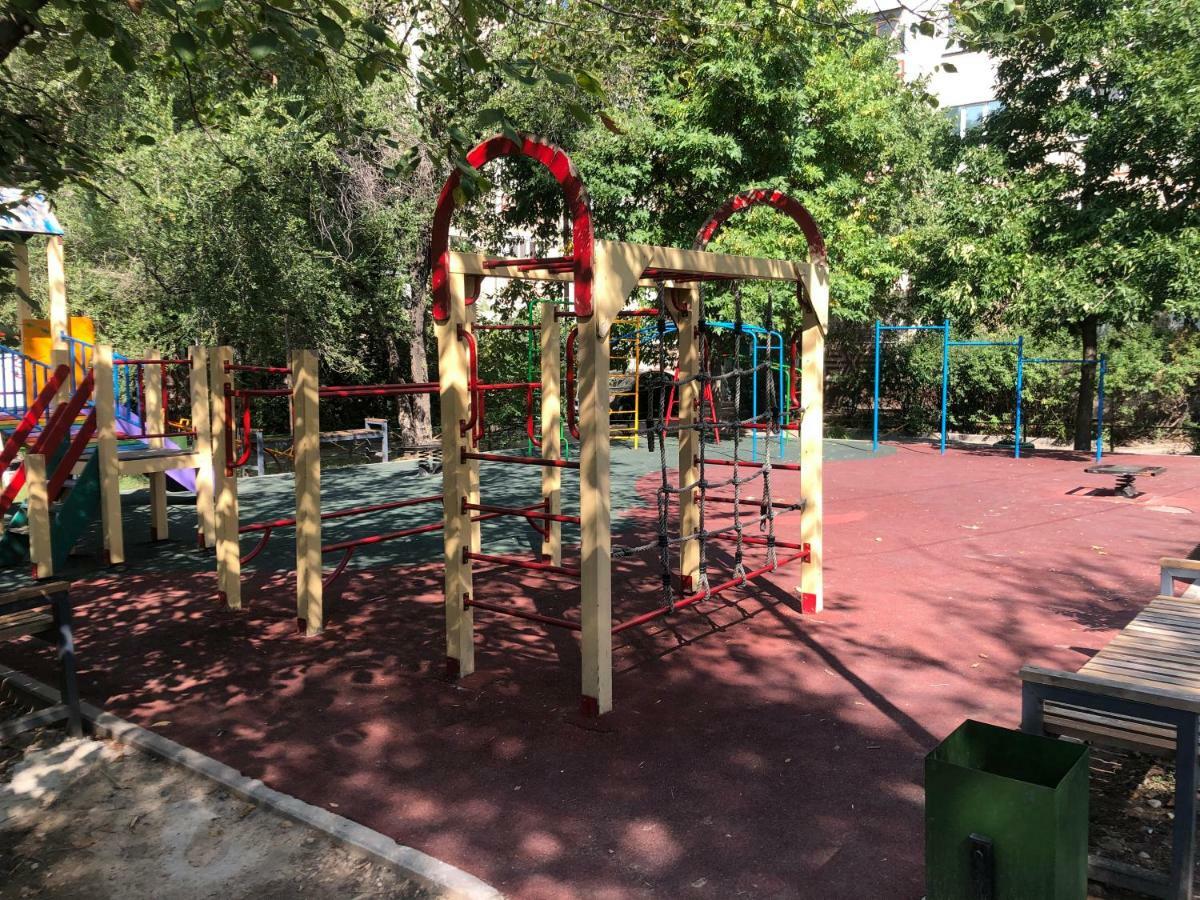 Cozy Three-Room Apartment With Mountain View الماتي المظهر الخارجي الصورة
